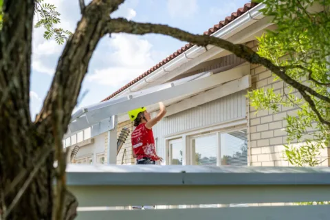 Terassin katon maalaus