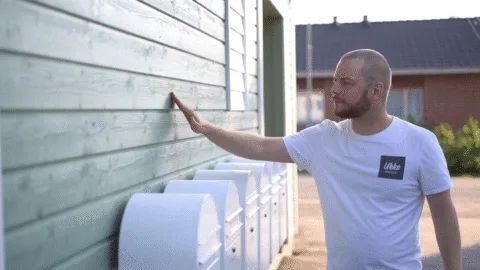 Asiakas ihailee valmista jälkeä