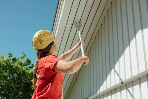 Räystäiden maalaus