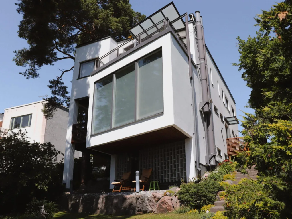 Upea rapattu talon maalaus