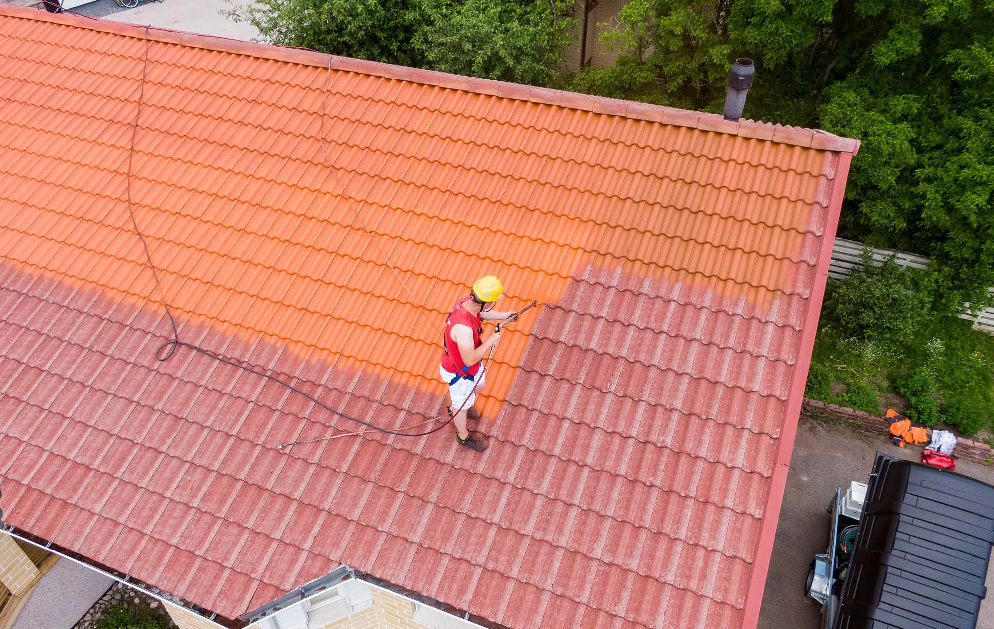 Tiilikaton pesu ja pinnoitus