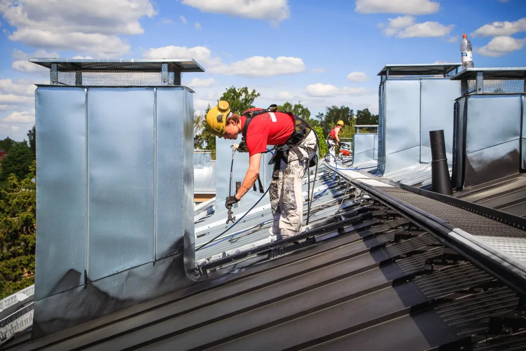 Katon maalaus ennen ja jälkeen