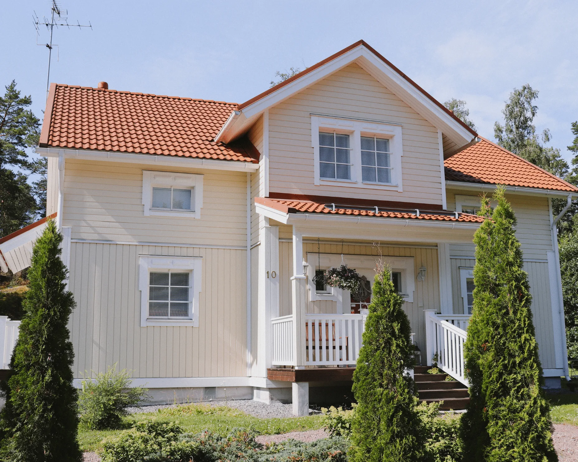 perinteinen-puutalo-sorcolor