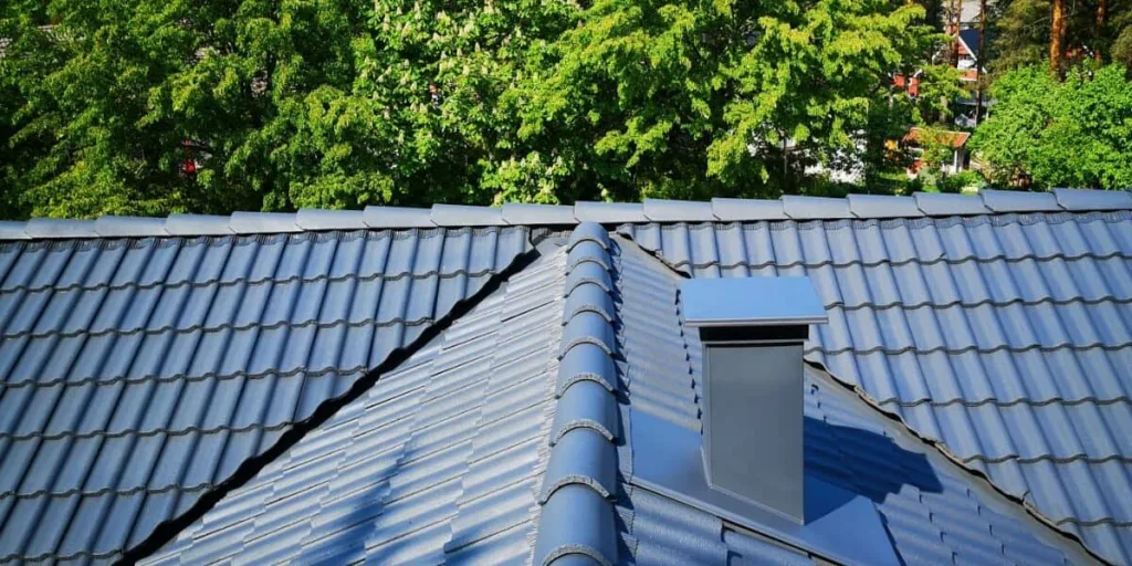 Tiilikaton pesu ja pinnoitus