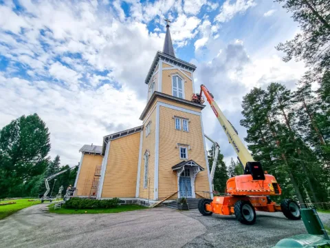 Suurkohteiden maalaus - Pielaveden kirkko