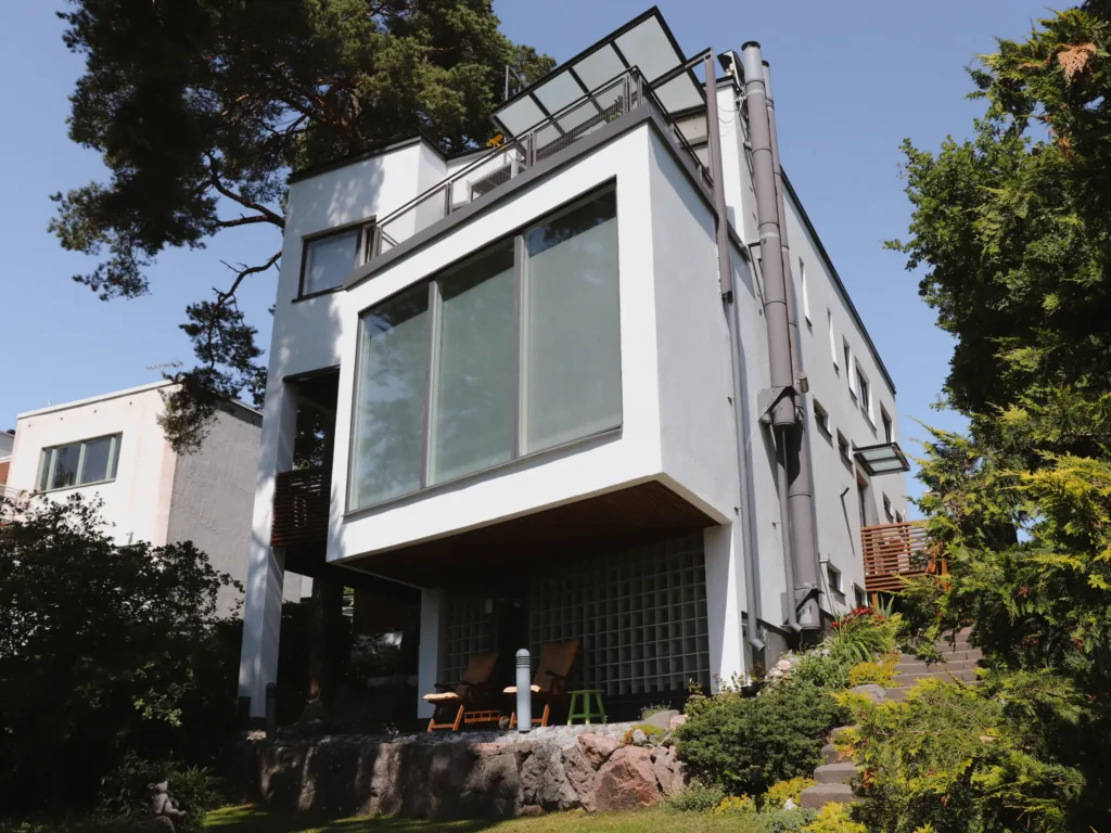 Sorcolor rapatun julkisivun maalaus